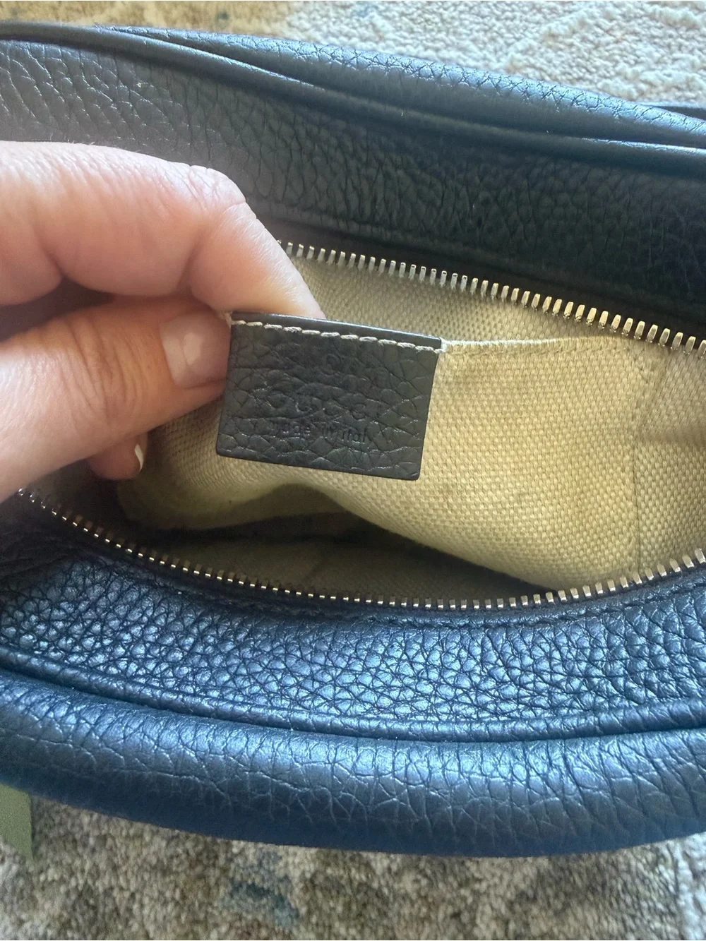Authentic with receipt Gucci Black Pebbled Leather soho disco crossbody purse